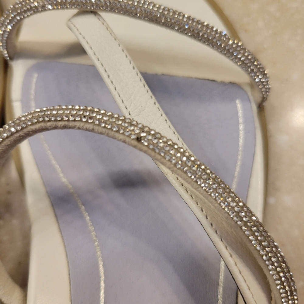Vionic Embellished Sandal - Picture 3 of 4